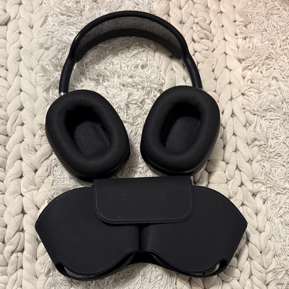 Apple Max AirPods